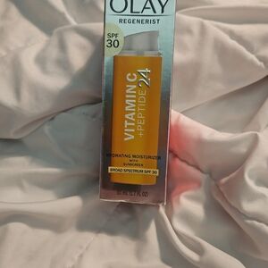 Olay Regenerist spf 30 Vitamin C Peptide 24 Hydrating Moisture